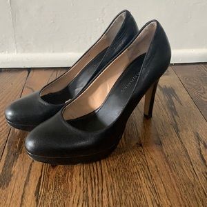 Banana Republic platform pump